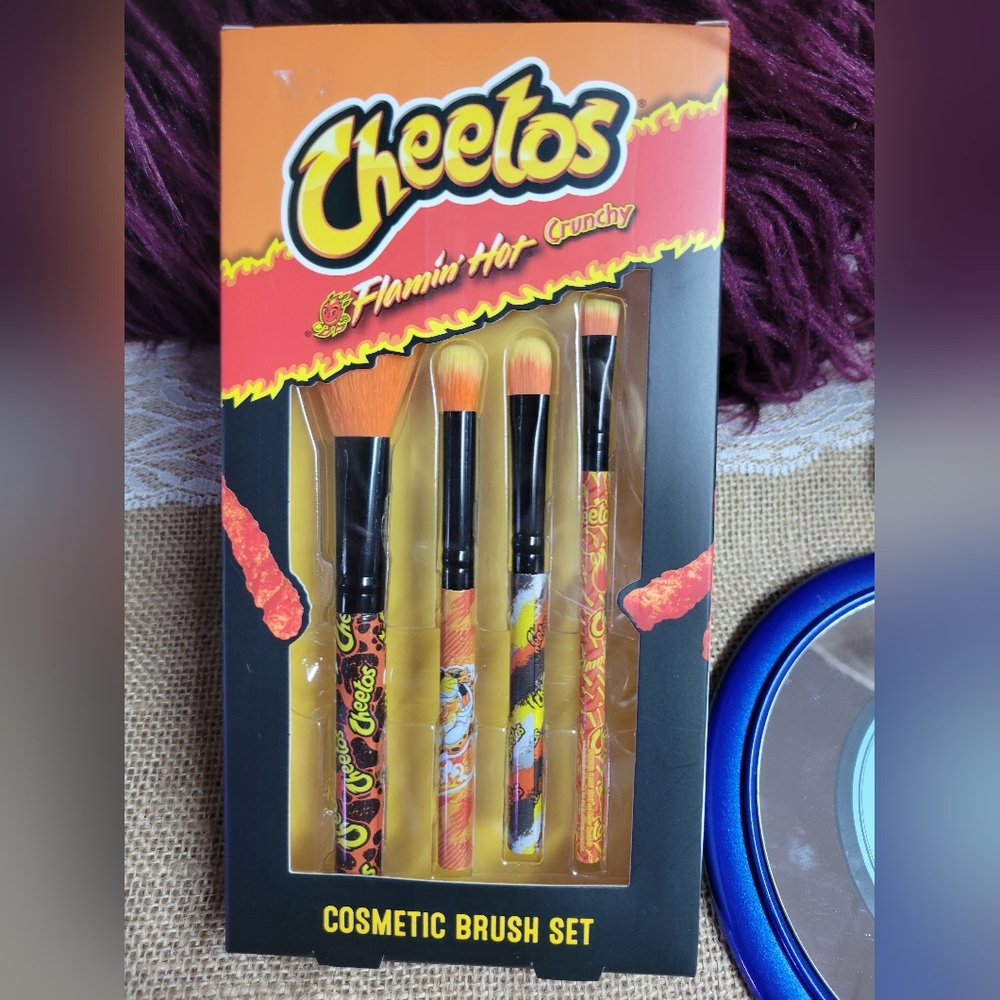 Conair lot of 2 make up accessories  mirror and flaming hot cheetos - Picture 2 of 9